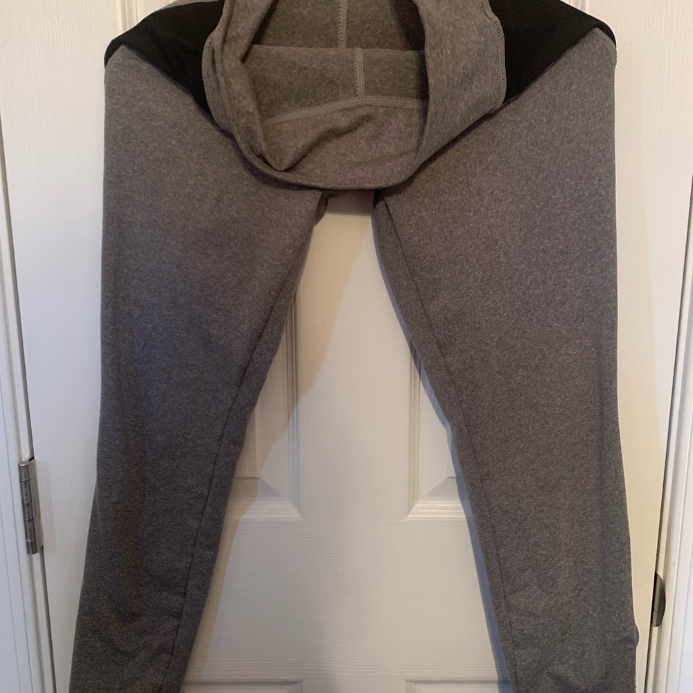 Cloud Chaser. Leggings. Gray with some black. Medium